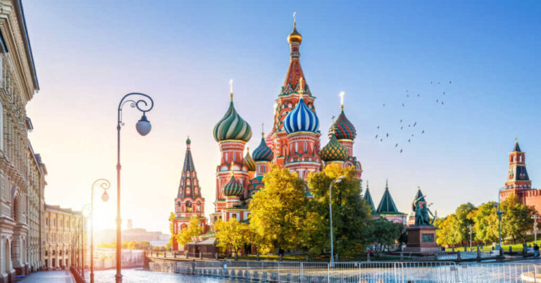 Neocons Pitch a Huge Hissy Fit After Tucker Carlson Spotted in Moscow Neocons Pitch a Huge Hissy Fit After Tucker Carlson Spotted in Moscow